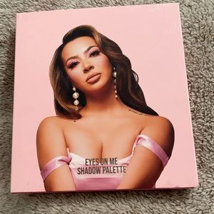 Beauty Creations X Evette Xo Eyeshadow pallet